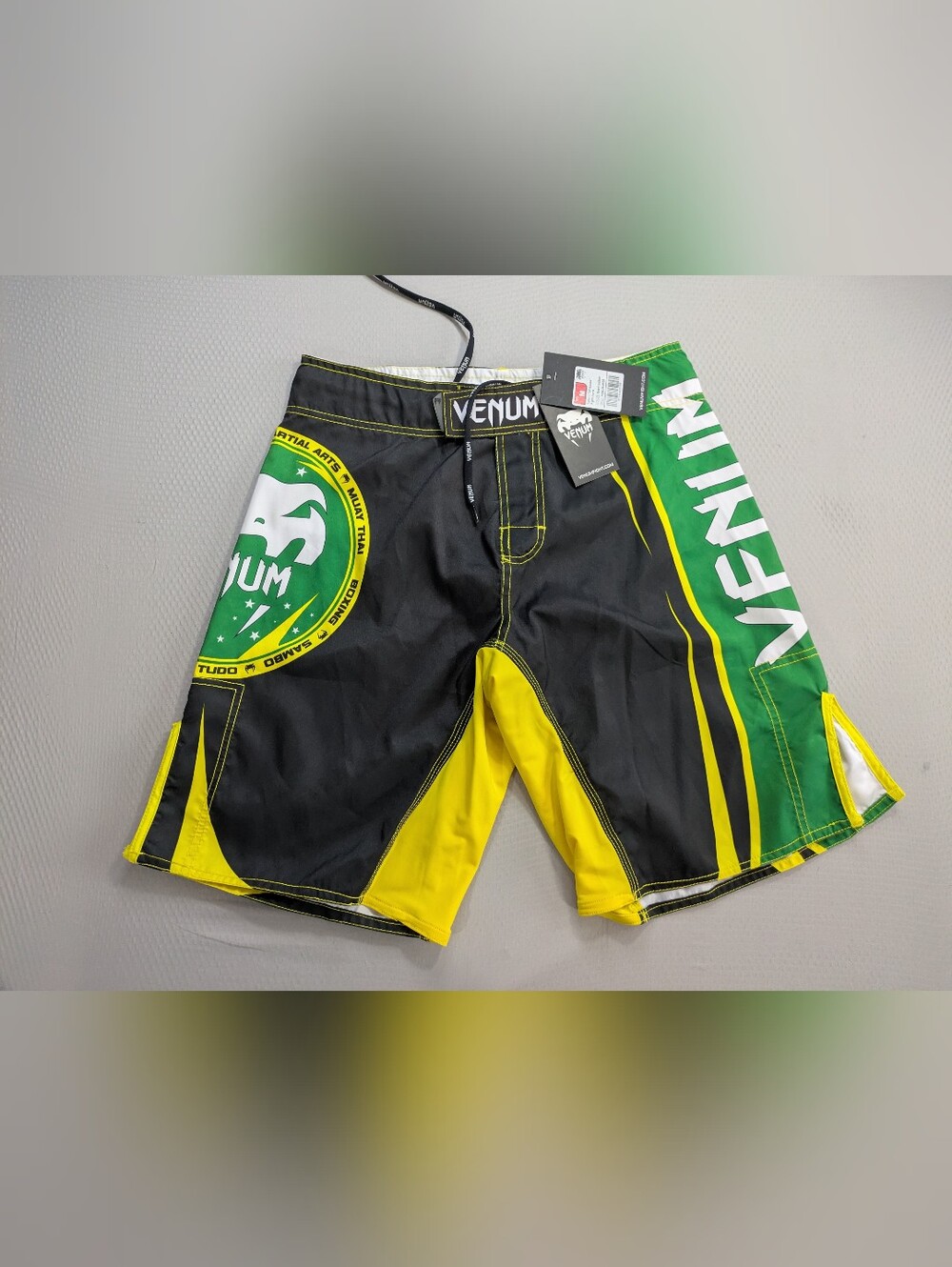 Venum MMA Shorts Brazil Edition Mens Size M 33